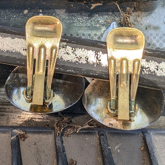 Vintage Lavender Painted and Rhinestone Gold Tone Clip On Earrings - Picture 8 of 10